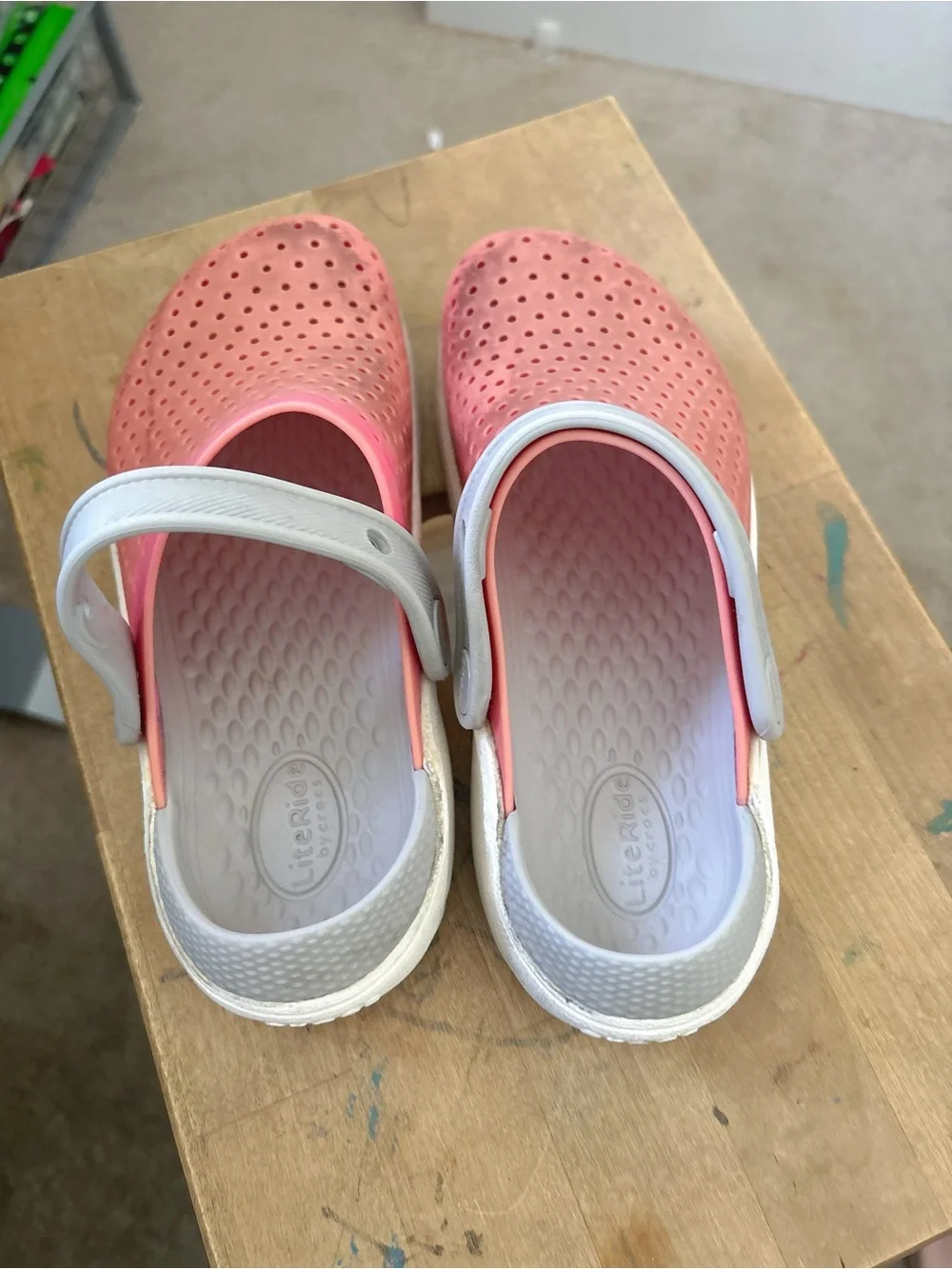 Crocs girl pink slipper shoes Crocs Clog LITE RIDE White And Pink Band kid’s sli